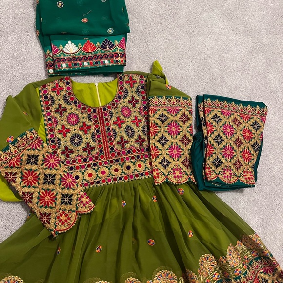 afghan dress - Picture 3 of 3